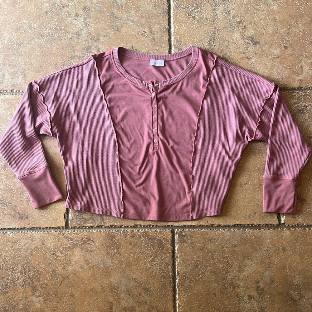 Pink Lily cropped thermal snap shirt size small